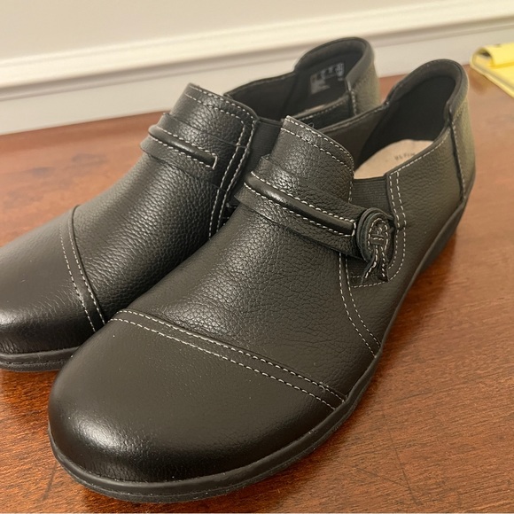 Clarks Collection Women’s Cheyn Madi Black Leather Slip-On Like new condition - Picture 13 of 14